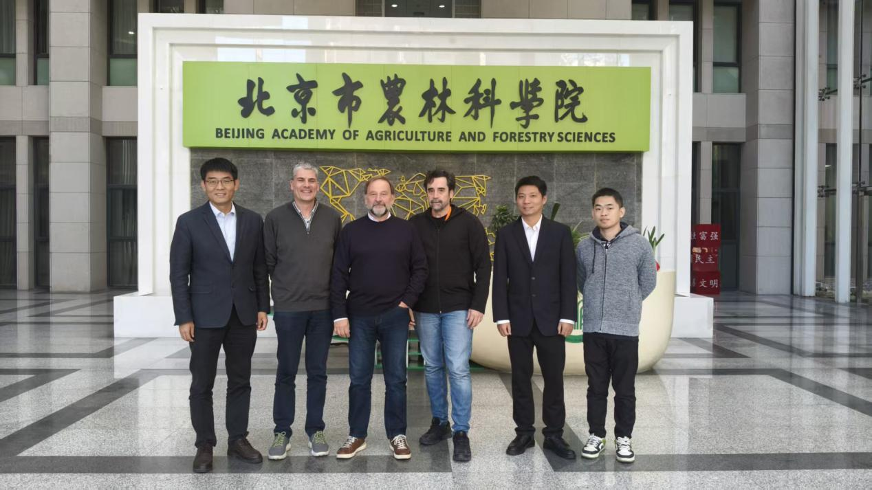 Emilio Gil教授、Ivan Herranz Matey研究员、Stefano Pignatti研究员和荀露博士到信息和装备中心调研交流